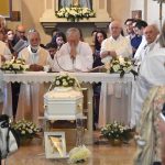 Folla e commozione ai funerali del piccolo Giovanni
